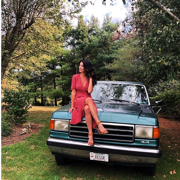 Meet your Posher, Tara - Picture 2 of 2